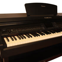 Piano Digital Yamaha CVP-701 com 88 Teclas Sensitivas e Fonte Bivolt - Preto