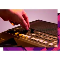 Teclado Arranjador Yamaha PSR-SX600 61 Teclas Sensitivas Entrada para Microfone Preto -  Bivolt
