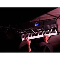 Teclado Arranjador Yamaha PSR-SX600 61 Teclas Sensitivas Entrada para Microfone Preto -  Bivolt